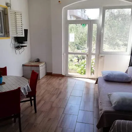 Apartment 5827b Tkon